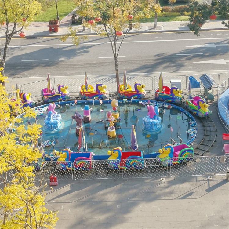 景區(qū)公園戶外水陸戰(zhàn)車 普通露天游樂設(shè)備的新玩法與價值探索